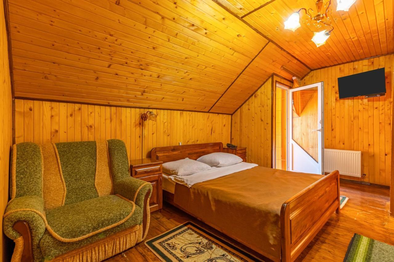 Гуцульська Світлиця Hotel Bukovel Bagian luar foto